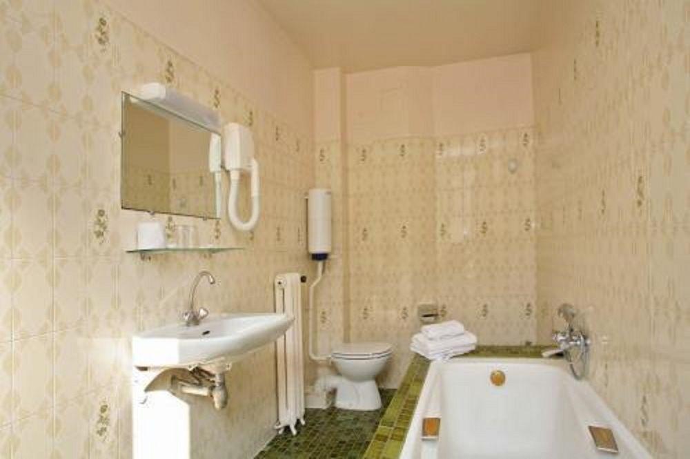 Hotel Lucien & Marinette Париж Екстериор снимка